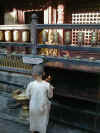 little_monk_golden_temple.JPG (133340 bytes)