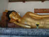 reclining buddha at wat chedi luang.JPG (60744 bytes)
